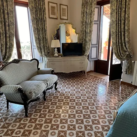 Chiarenza Bed & Breakfast 4*