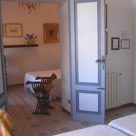 Chiarenza Bed and Breakfast 3*